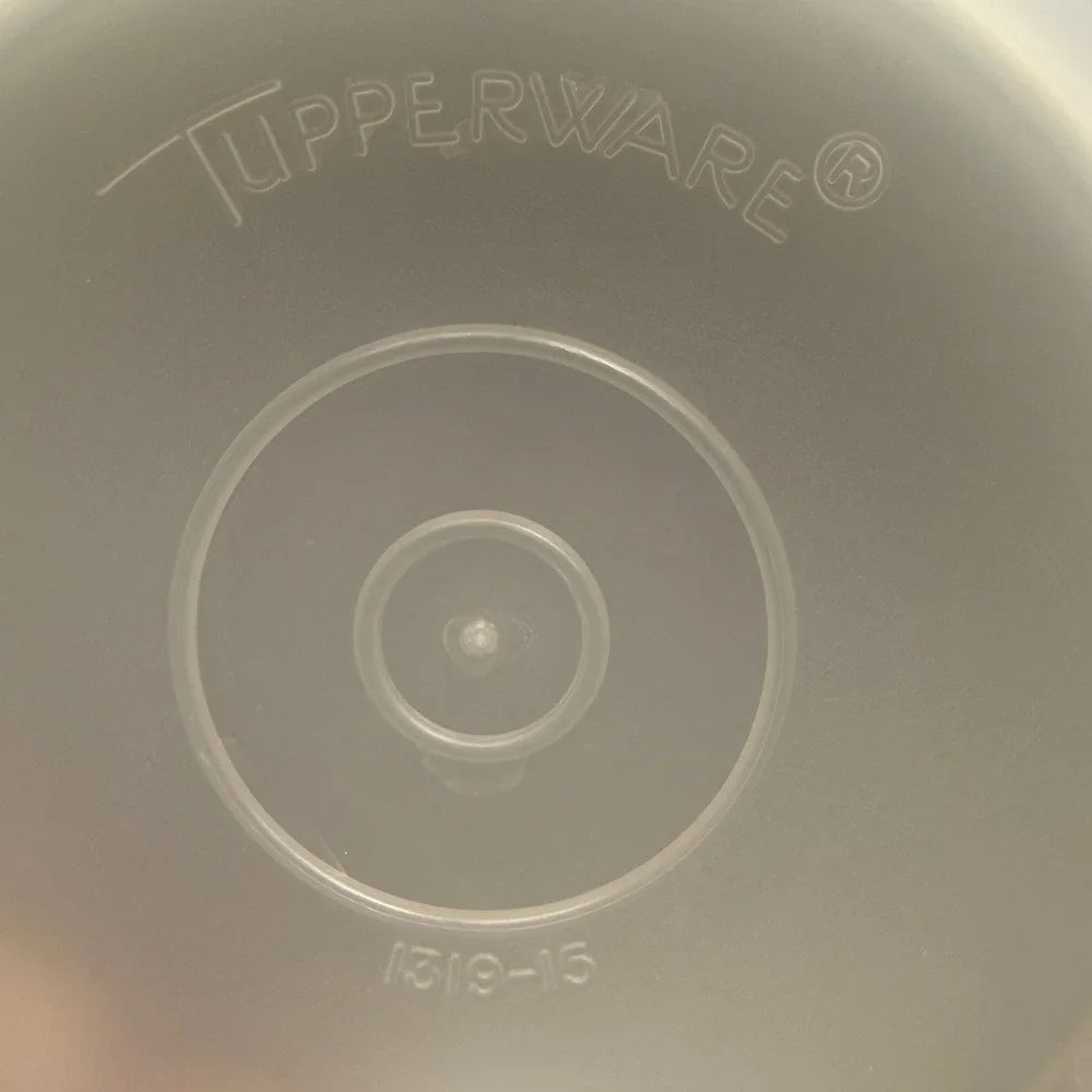 Tupperware Frosted Translucent Round Replacement Lid Seal 1519-15 Straw Hole 3in